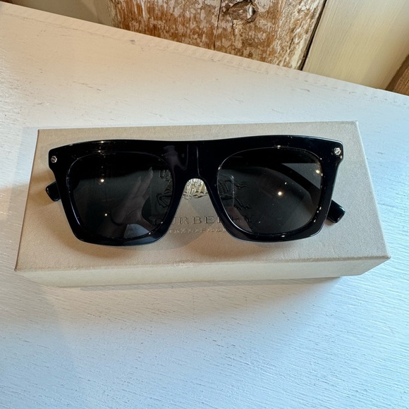 Burberry Sunglasses BE4318 - Picture 4 of 16